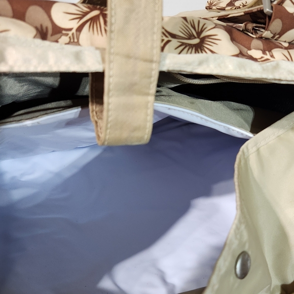 JU-JU-BE Oversized Neutral Hibiscus Print Diaper Bag with Shoulder Strap - Picture 11 of 16